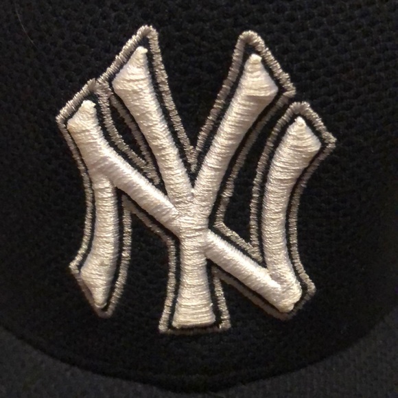 NY Yankees Official Batting Practice Hat - Picture 9 of 9